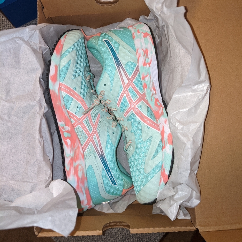 NWB Asics Gel-Noosa Tri 12 women's sneakers